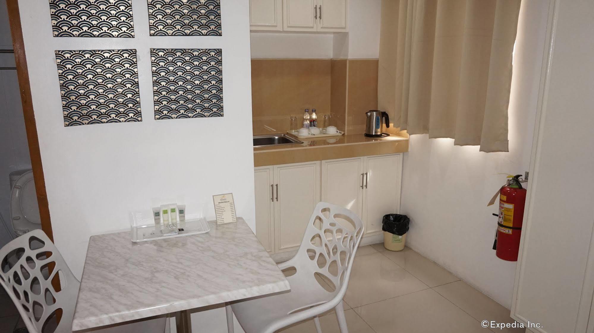 Baymont Suites & Residences Paranaque City Екстериор снимка